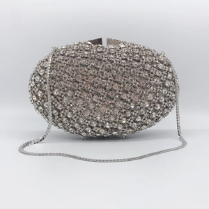 Pochette de soirée argentée pour femme ornée de strass brillants et bandoulière amovible