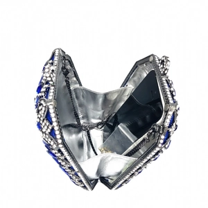 Dettagli della fodera argento e capacità della pochette da sera con strass