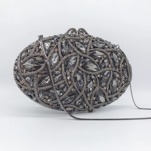 Pochette de soirée ovale de luxe avec cristaux marquise gris et chaîne en métal noir