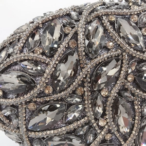 Pochette de soirée luxe en métal avec cristaux marquise gris et pavage de diamants