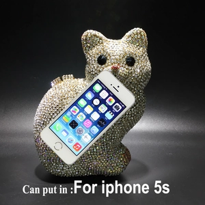 Pochette de soirée chat en cristal avec iPhone 5s à l'intérieur pour montrer la capacité