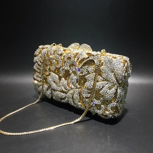 Elegante goldene Abendtasche mit Strasssteinen, Hohlmuster und Metallkette