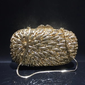 Pochette de soirée dorée élégante avec strass, chaîne en métal et finition cristal de luxe