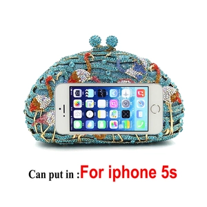 Pochette de soirée flamant bleu sarcelle montrant la capacité avec un mobile iPhone 5s