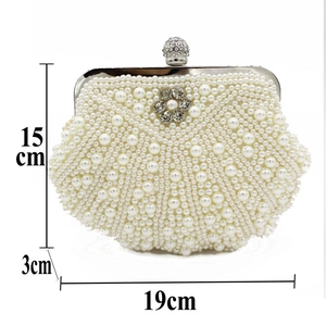 Detailed size specifications for beaded pearl evening bag showing 19x15x3 cm dimensions