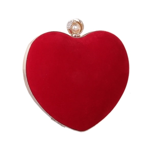 Sac de soirée coeur en velours rouge avec fermoir perle et strass et bordure dorée