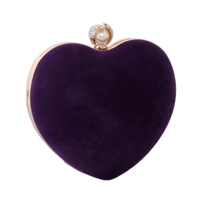 Pochette de soirée coeur en velours violet avec fermoir perle et strass élégant