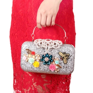 Pochette da sera con fiori 3D in resina, ape gioiello e manico con strass argentati