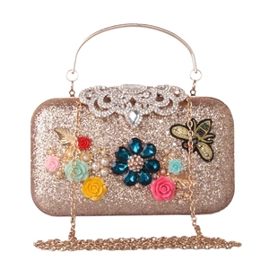 Borsa da sera champagne con fiori in resina, perle, motivo ad ape e manico oro