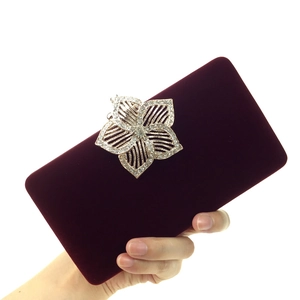 Pochette de soirée élégante en velours bordeaux avec fermoir fleur en diamants