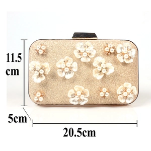 Dimensions détaillées de la pochette de soirée dorée avec fleurs en perles: 20,5x11,5x5cm