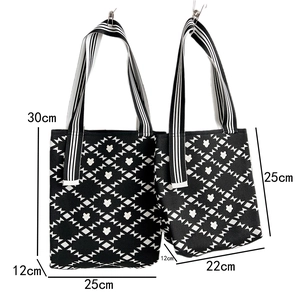Detailed size specifications for large and small knit tote bags with geometric patterns