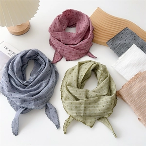 Set di foulard a triangolo in cotone e lino con pizzo e trame jacquard a pois eleganti