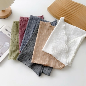 Foulard donna in cotone e lino con trama jacquard a righe e dettagli in pizzo