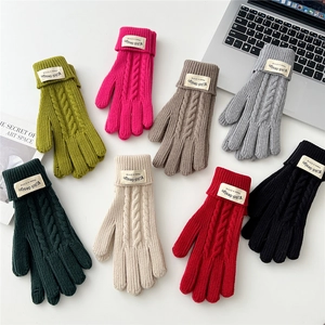 Thick knitted touch screen gloves in multiple colors with stylish cable knit texture