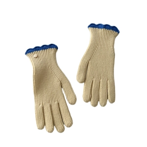 Gants tricotés d'hiver beiges avec bordure ondulée bleue et emblème doré élégant