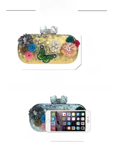 Pochette de soirée florale avec pétales 3D, papillon perlé et détails de dimensions