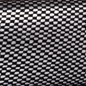 Texture macro du tissu en dentelle à damier noir et argent aux détails tissés fins