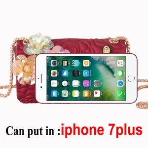 Borsa a tracolla rossa in silicone con fiori 3D e catena in metallo dorato sottile