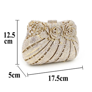Funkelnde Champagner-Strass-Abendtasche mit Rosenblüten-Metallrahmen und Maßen 17,5 cm