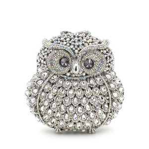 Pochette de soirée en forme de hibou sertie de strass colorés et design en métal évidé