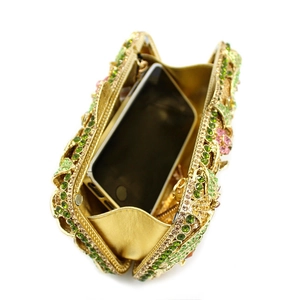 Pochette de soirée florale sertie de strass et cristaux avec doublure dorée élégante
