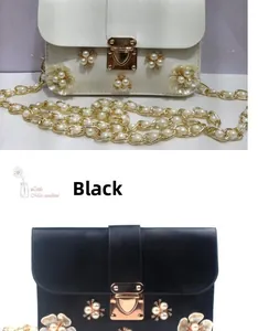 Borse chic a catena con decoro di fiori di perle in pelle nera e bianca lucida