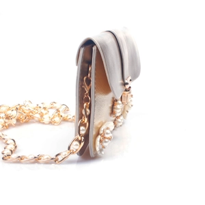Mini borsa a tracolla elegante color oro champagne con fiori di perle e catena