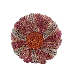 Luxuriöse runde Blumen-Abendtasche mit rosa Kristallen und goldenem Metallrahmen