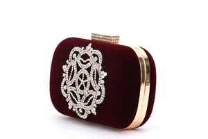 Pochette de soirée en velours bordeaux avec strass argentés et fermoir en métal doré
