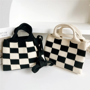 Sac fourre-tout en maille à carreaux avec fermeture magnétique et bandoulière amovible