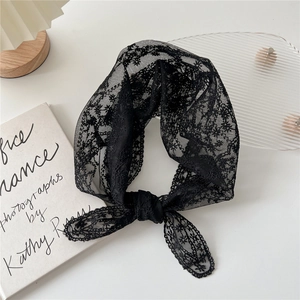 Bandeau rétro français en dentelle noire avec broderie florale délicate