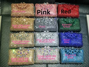 Palette de couleurs de pochettes de soirée étincelantes ornées de cristaux brillants