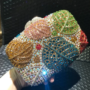 Blattförmige Abendtasche mit bunten Kristallen und Metallrahmen-Hartschalen-Design