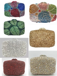 Detailansicht der verschiedenen Farben der Abend-Clutch mit Strass-Blattmuster-Design