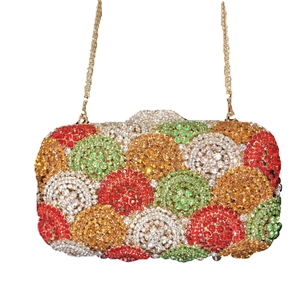Luxuriöse Abendtasche mit bunten Kristallen, Goldmetallrahmen und eleganter Kette