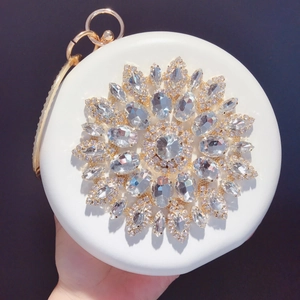 Pochette de soirée ronde blanche avec motif tournesol en cristal et anse dorée