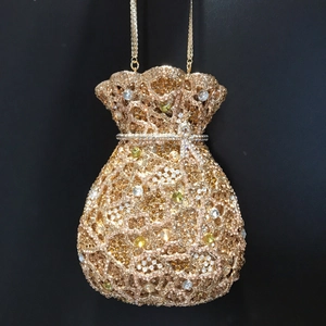 Pochette de soirée ajourée or champagne en forme de vase avec cristaux et chaîne dorée
