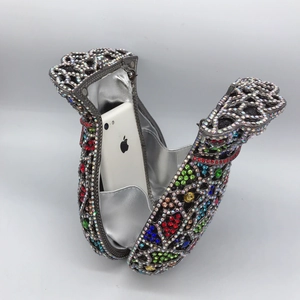 Pochette de soirée en métal ajouré avec strass colorés et téléphone pour la taille