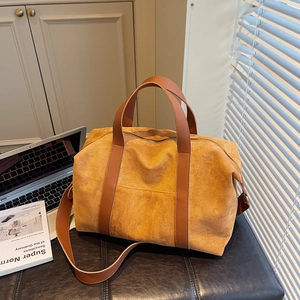 Bolso tote vintage color caramelo con asa superior y correa larga para oficina