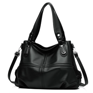 Borsa tote classica in pelle nera con dettagli argentati e tracolla regolabile