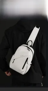 Borsa a tracolla bianca impermeabile con logo WE POWER e pratica tasca frontale zip