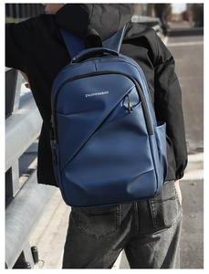 Détail du sac à dos professionnel bleu foncé imperméable avec logo et poche zippée