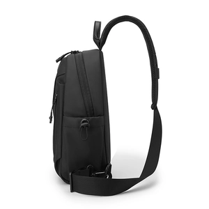 Borsa a tracolla nera minimalista impermeabile con doppia cerniera e tracolla a rete