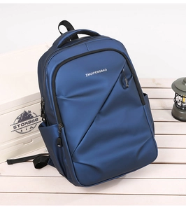 Détail du sac à dos business bleu imperméable montrant le tissu et les poches zippées