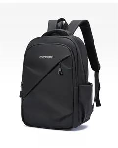 Vue latérale du sac à dos noir avec texture durable et poche zippée pratique