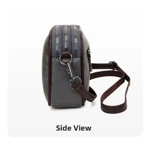 Vue latérale du sac bandoulière avec trois fermetures éclair et cuir gris grainé