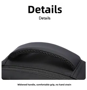 Détail de la poignée rembourrée avec mesh respirant pour un transport plus confortable