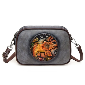 Sac Boston rétro en cuir gris avec motif éléphant orange et détails floraux en relief