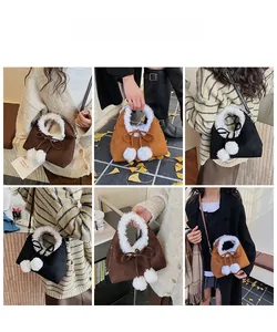 Détails du sac seau en suédine avec peluche, nœud et pompons en trois coloris différents